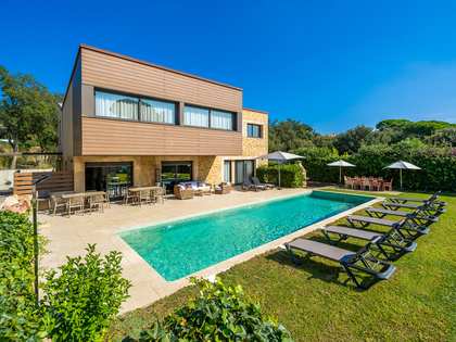 Дом / вилла 407m² на продажу в Calonge, Коста Брава
