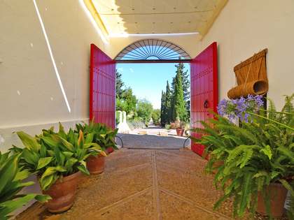 1,400m² cortijo med 13,000m² Trädgård till salu i Sevilla