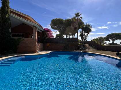 679m² house / villa with 1,818m² garden for sale in Sant Andreu de Llavaneres