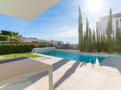 330m² house / villa with 46m² terrace for sale in Finestrat