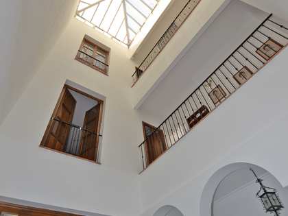 411m² house / villa with 110m² terrace for sale in Sevilla