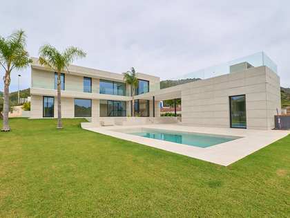 390m² house / villa with 1,129m² garden for rent in Los Monasterios