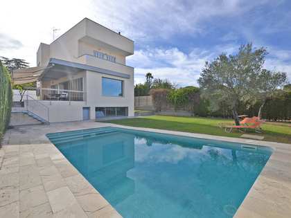 Дом / вилла 310m² на продажу в Севилья, Испания