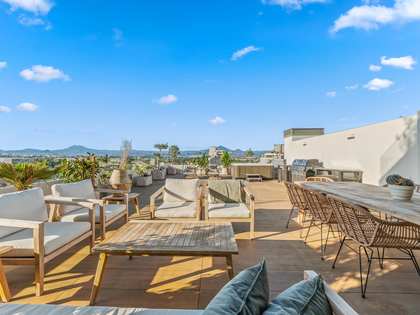 110m² penthouse with 100m² terrace for sale in Playa San Juan