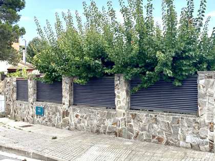 Terreno di 680m² in vendita a Sant Cugat, Barcellona