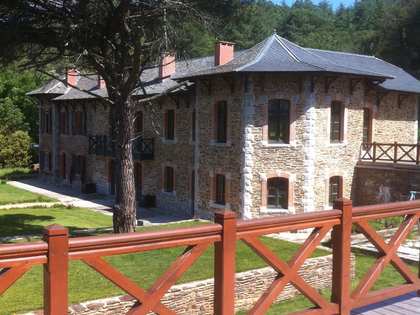 700,000m² country house for sale in South France, France
