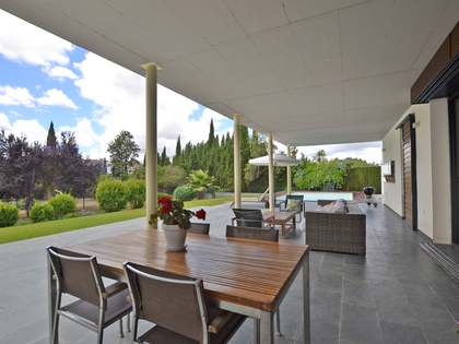 450m² house / villa with 2,800m² garden for sale in Sevilla
