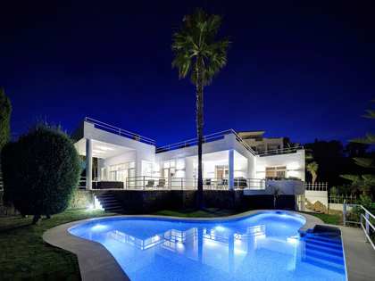 Maison / villa de 482m² a vendre à Benahavís avec 1,000m² de jardin
