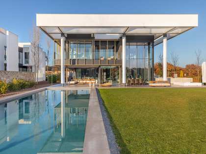 casa / villa di 693m² in vendita a PGA, Girona