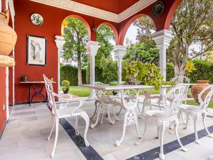 348m² house / villa with 53m² terrace for sale in Sevilla