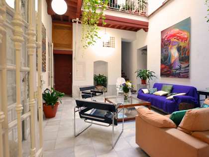 дом / вилла 380m², 12m² террасa на продажу в Севилья