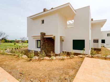 236m² house / villa with 504m² garden for sale in Cambrils