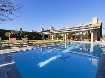 815m² house / villa with 600m² garden for sale in Pozuelo