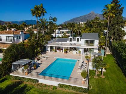 Huis / villa van 336m² te koop met 475m² terras in Nueva Andalucía