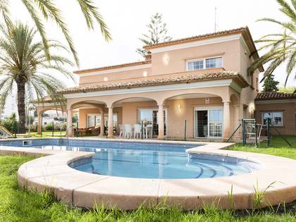 Huis / villa van 591m² te koop in El Campello, Alicante
