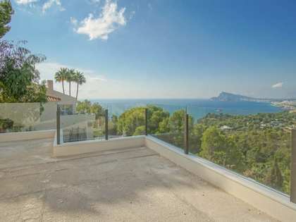 560m² house / villa with 210m² terrace for sale in Altea Town