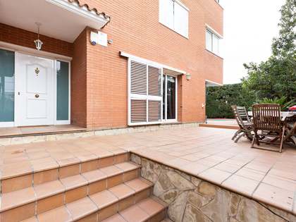 Дом / вилла 278m² на продажу в La Pineda, Барселона