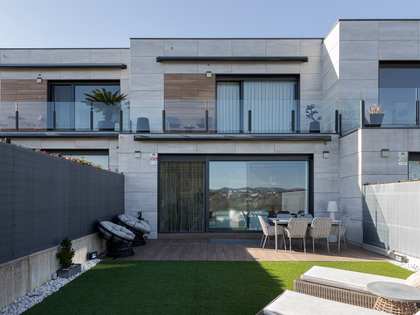 206m² house / villa with 50m² terrace for sale in San Sebastián