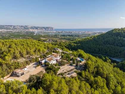 267m² house / villa with 45m² terrace for sale in Jávea