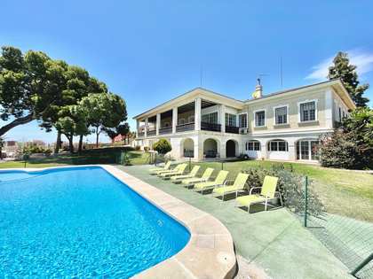 Casa / vil·la de 1,067m² en venda a Albufereta, Alicante