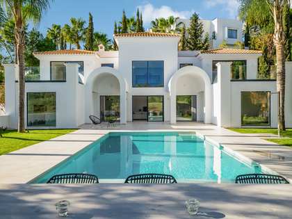 Villa van 385m² te koop met 35m² terras in Estepona
