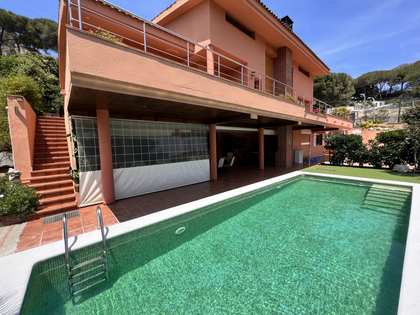 Casa / villa de 430m² con 1,400m² de jardín en venta en Argentona