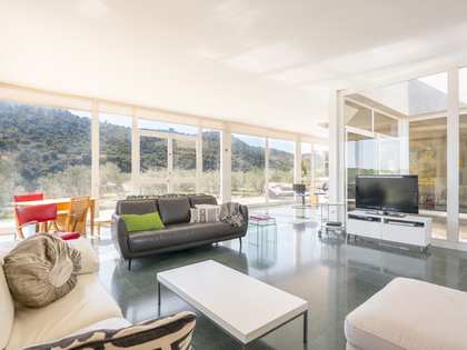 277m² house / villa with 615m² terrace for sale in East Málaga
