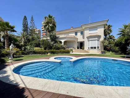 711m² haus / villa mit 500m² garten zum Verkauf in Playa San Juan