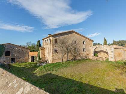 Masia de 1,045m² en venda a Alt Empordà, Girona