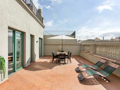 135m² penthouse with 70m² terrace for sale in Eixample Right