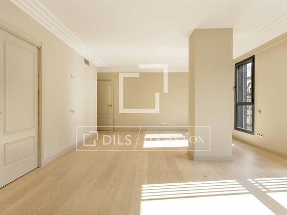 Некоторые показанные единичные изображения отображаются только с компьютера или только для показа : 4