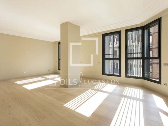 Некоторые показанные единичные изображения отображаются только с компьютера или только для показа : 2