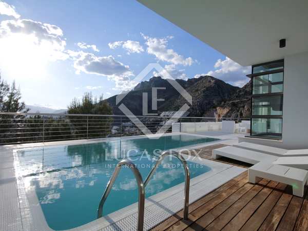 594m² house / villa with 103m² terrace for sale in Altea Town