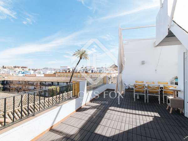 355m² house / villa with 95m² terrace for sale in Sevilla