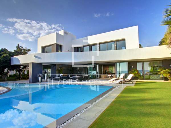 Huis / Villa van 623m² te koop met 1,617m² terras in Los Monteros