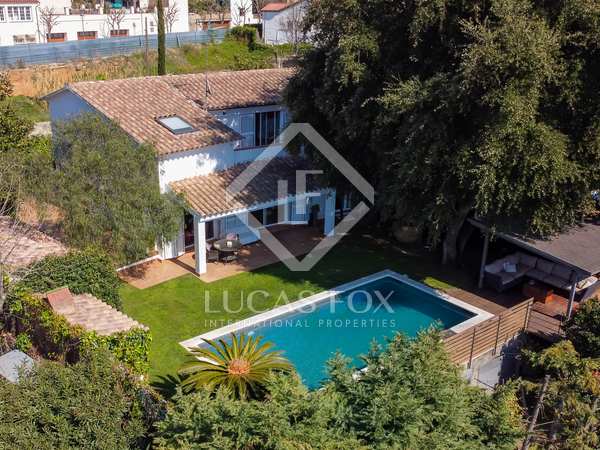 251m² house / villa with 550m² garden for sale in Sant Vicenç de Montalt