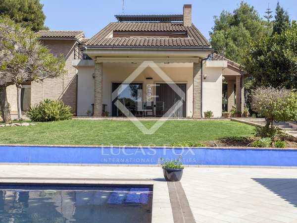 671m² House / Villa for sale in Paterna