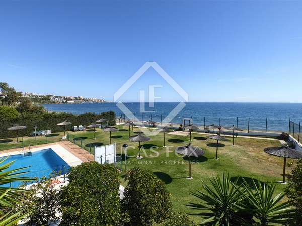 139m² apartment with 52m² terrace for sale in Estepona town