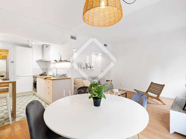 66m² apartment with 9m² terrace for sale in Eixample Right