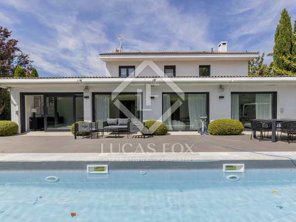 328m² house / villa with 950m² garden for sale in Pozuelo