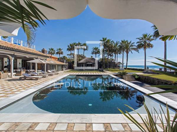 Huis / Villa van 1,080m² te koop in Los Monteros, Andalucía