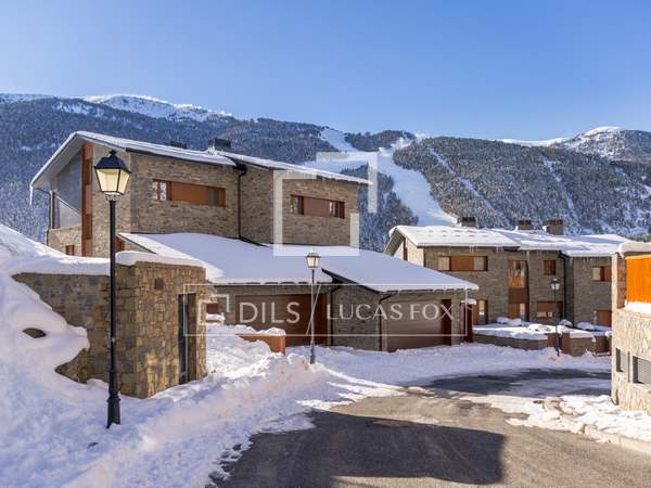 Casa / Vila de 265m² with 63m² Jardim à venda em Grandvalira Ski area