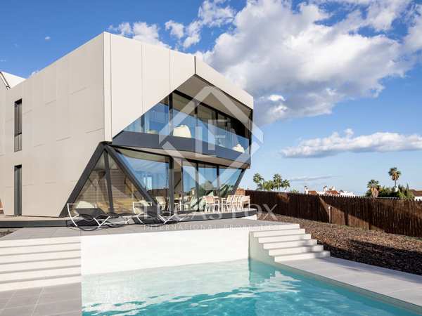 455m² house / villa with 107m² terrace for sale in Estepona