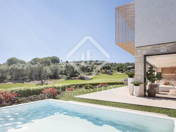 141m² house / villa with 14m² garden for sale in west-malaga