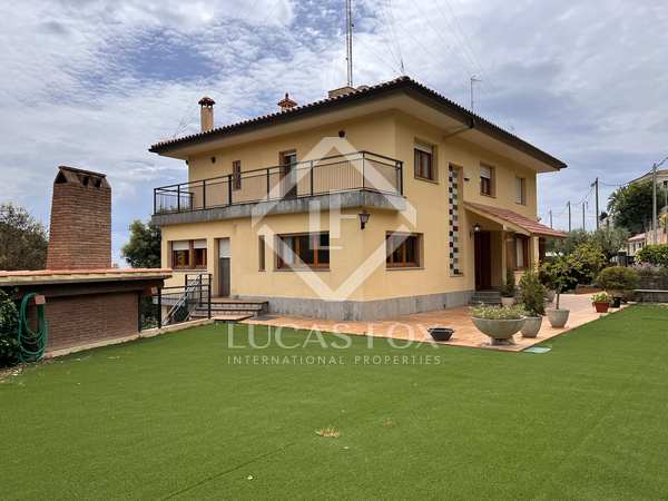 385m² house / villa with 700m² garden for sale in Mataro
