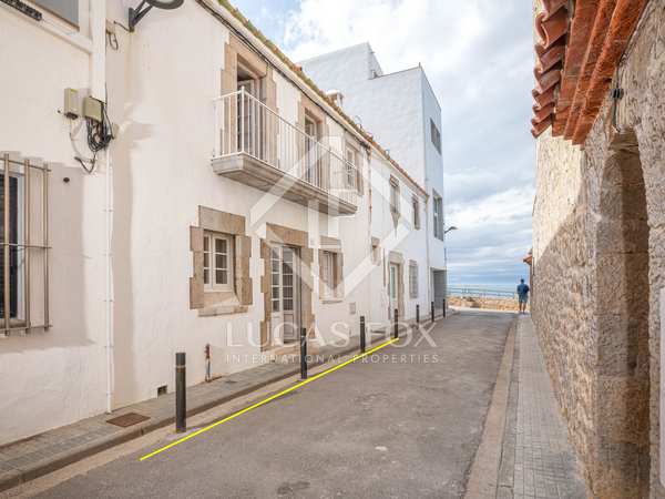 200m² house / villa with 50m² terrace for sale in Alt Empordà
