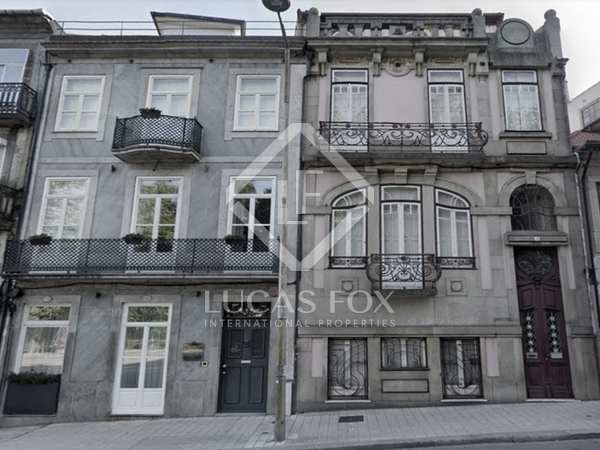 614m² building for sale in Porto, Portugal