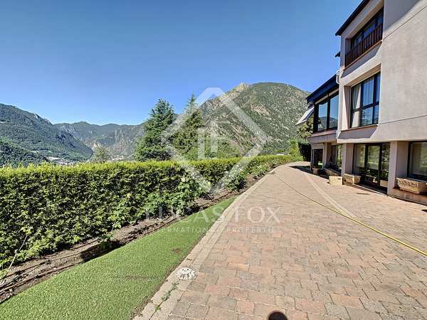 Casa / villa di 1,336m² in vendita a Escaldes, Andorra