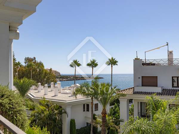 254m² apartment with 80m² terrace for sale in Estepona Puerto