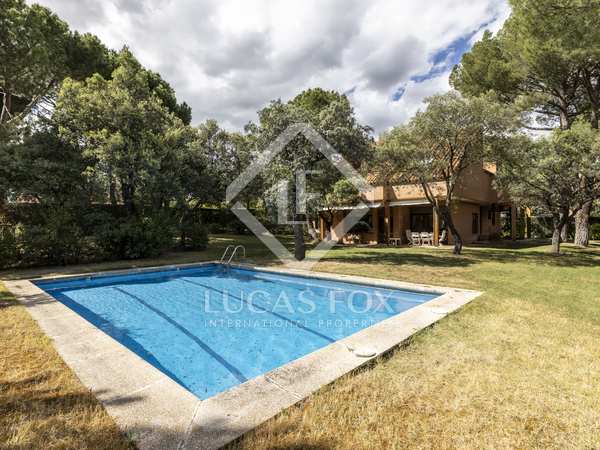 430m² house / villa with 2,100m² garden for sale in Pozuelo